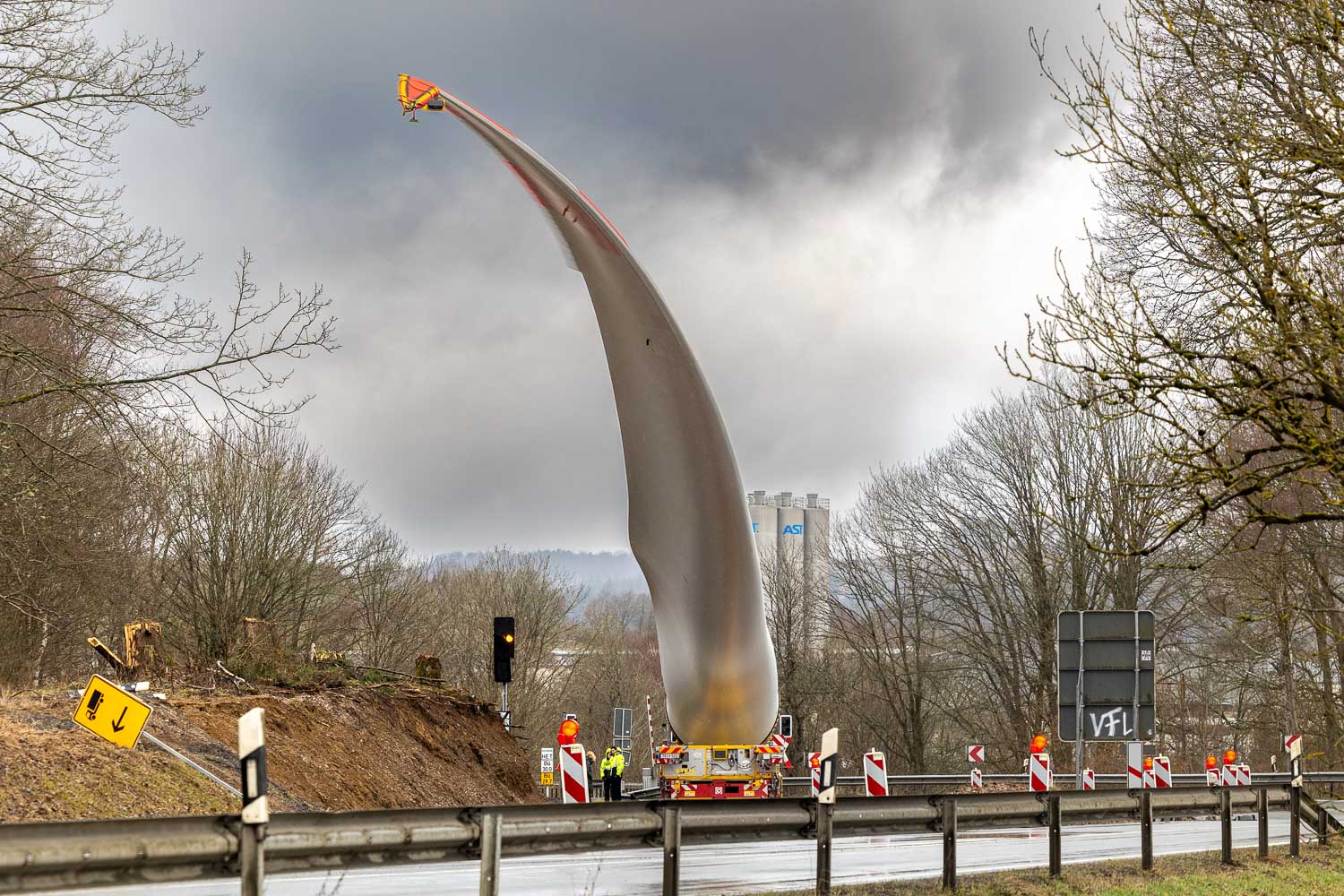 Windpark Bad Berleburg mit mehreren Windenergieanlagen in der Mittelgebirgslandschaft.