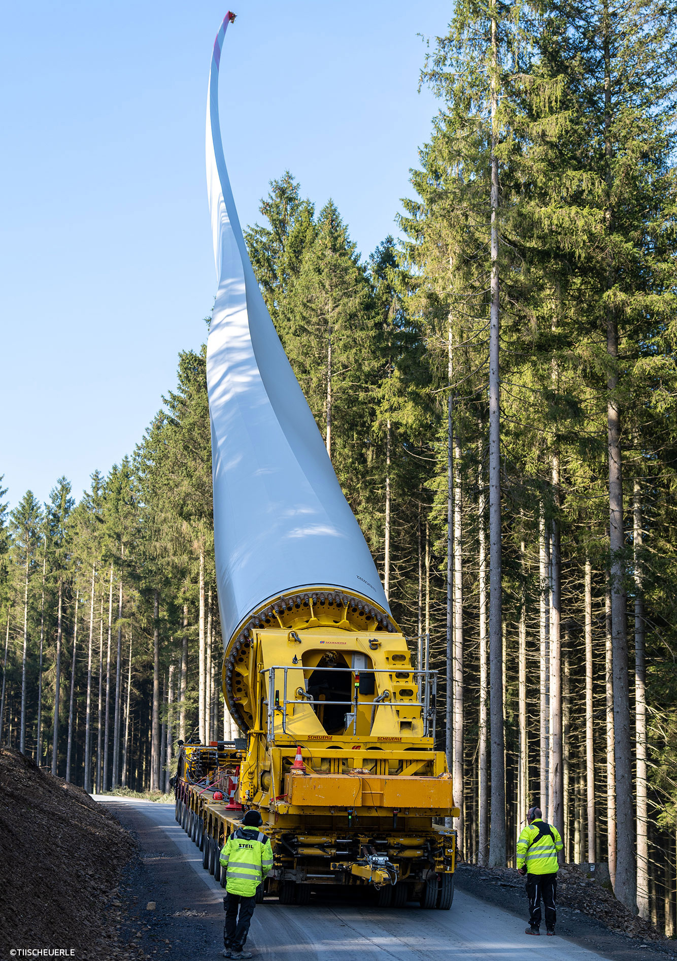 Windradfl&uuml;gel auf einem Schwerlasttransport